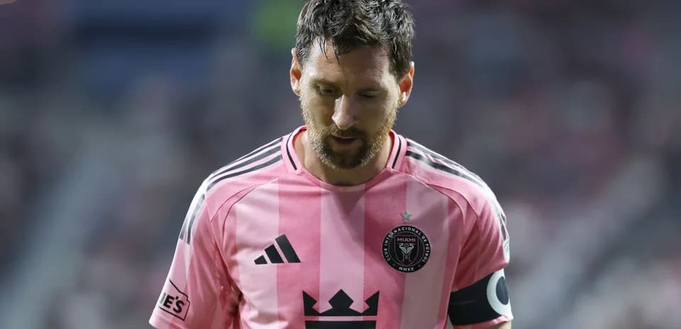 Player in pink jersey looking down during match