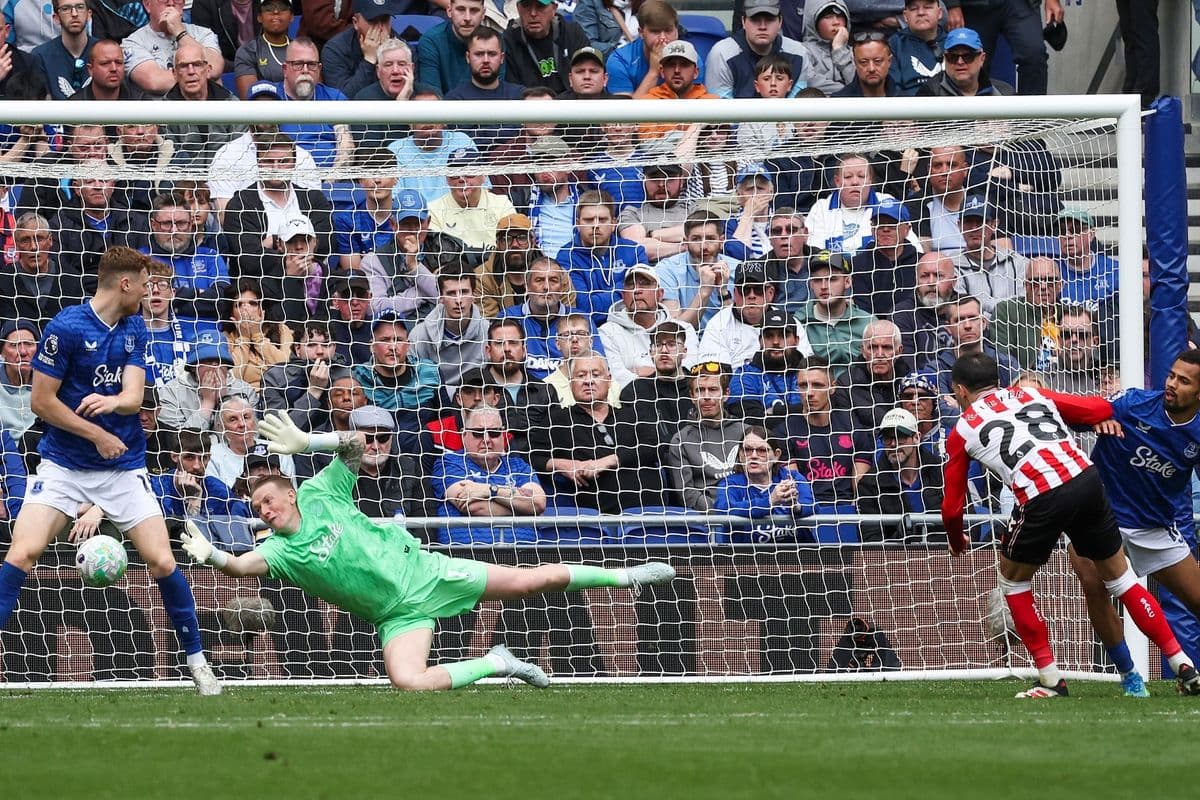 Penalty kick during Everton vs Sunderland match