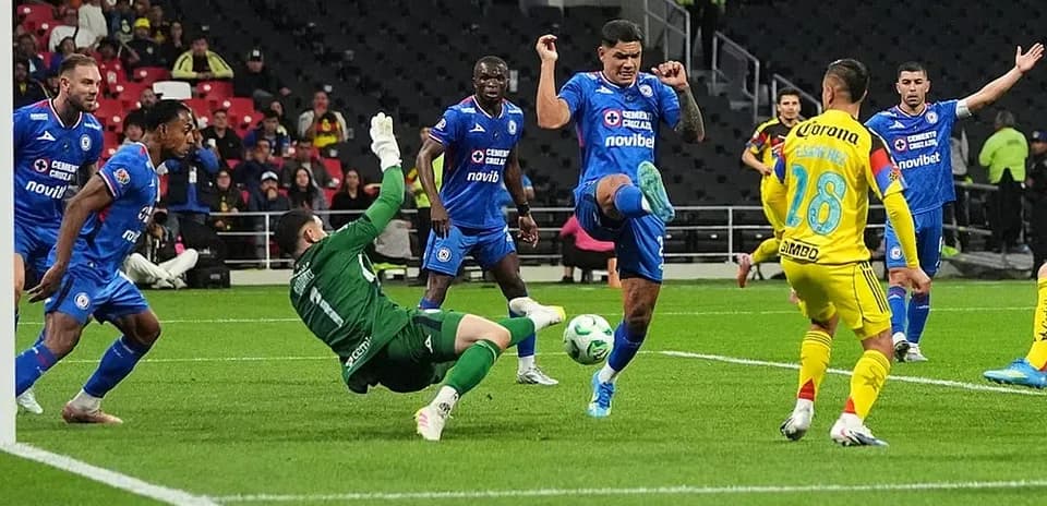 Cruz Azul player attempting to score against Club America