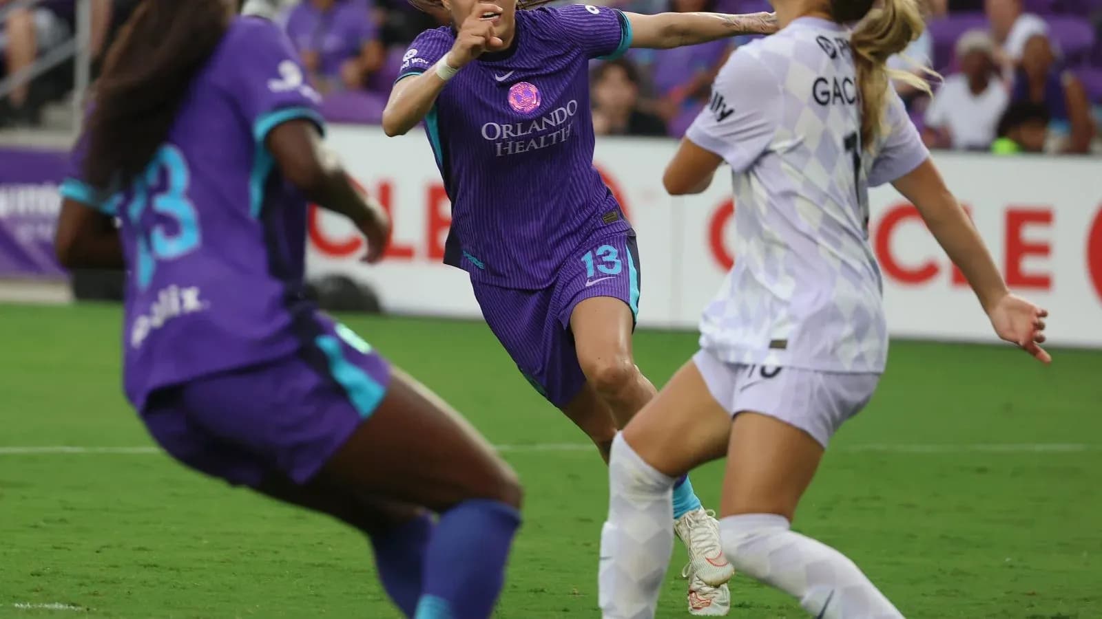 Orlando Pride player dribbling against Portland Thorns