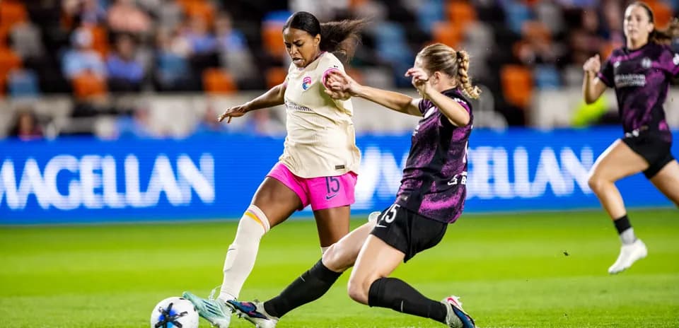Player tackling during NJ/NY Gotham FC vs Houston Dash match