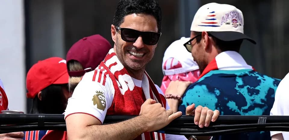 Man in sunglasses smiling with fans at event