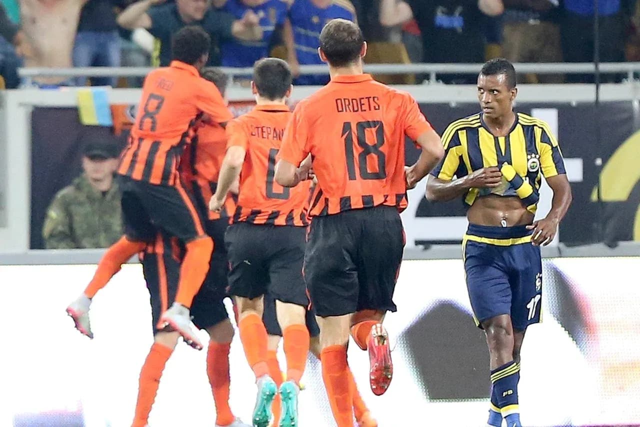 Shakhtar Donetsk players celebrating a goal