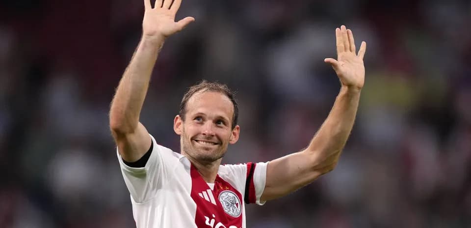 Player waving to the crowd after match