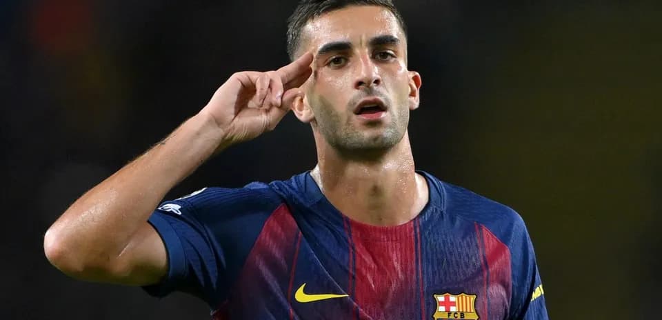 Player saluting after scoring a goal for Barcelona