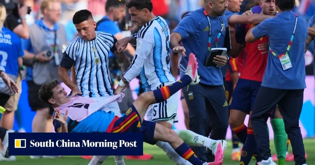 Players from Argentina and Spain in altercation on field