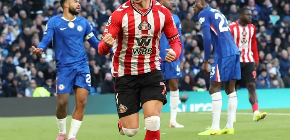 Sunderland player celebrating after scoring against Chelsea