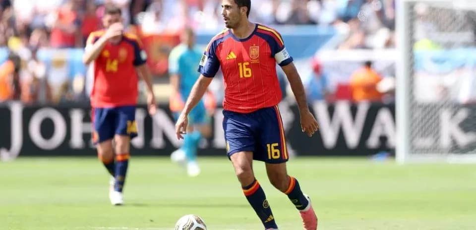 Spain player dribbling the ball during match
