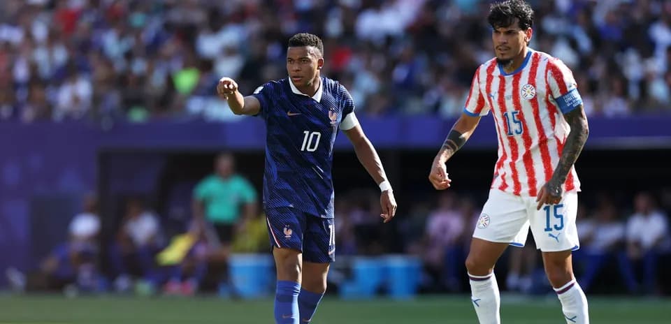 Mbappé directing play during Paraguay vs France match
