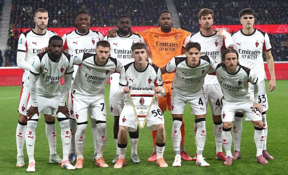 AC Milan team photo before Serie A match