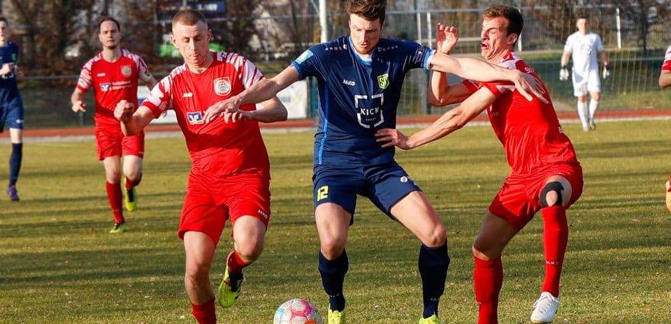 SC St. Tönis player challenged by Hilden opponent