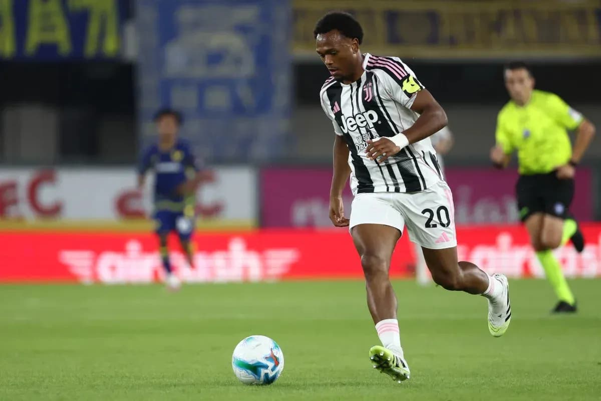 Player from Juventus dribbling the ball during match