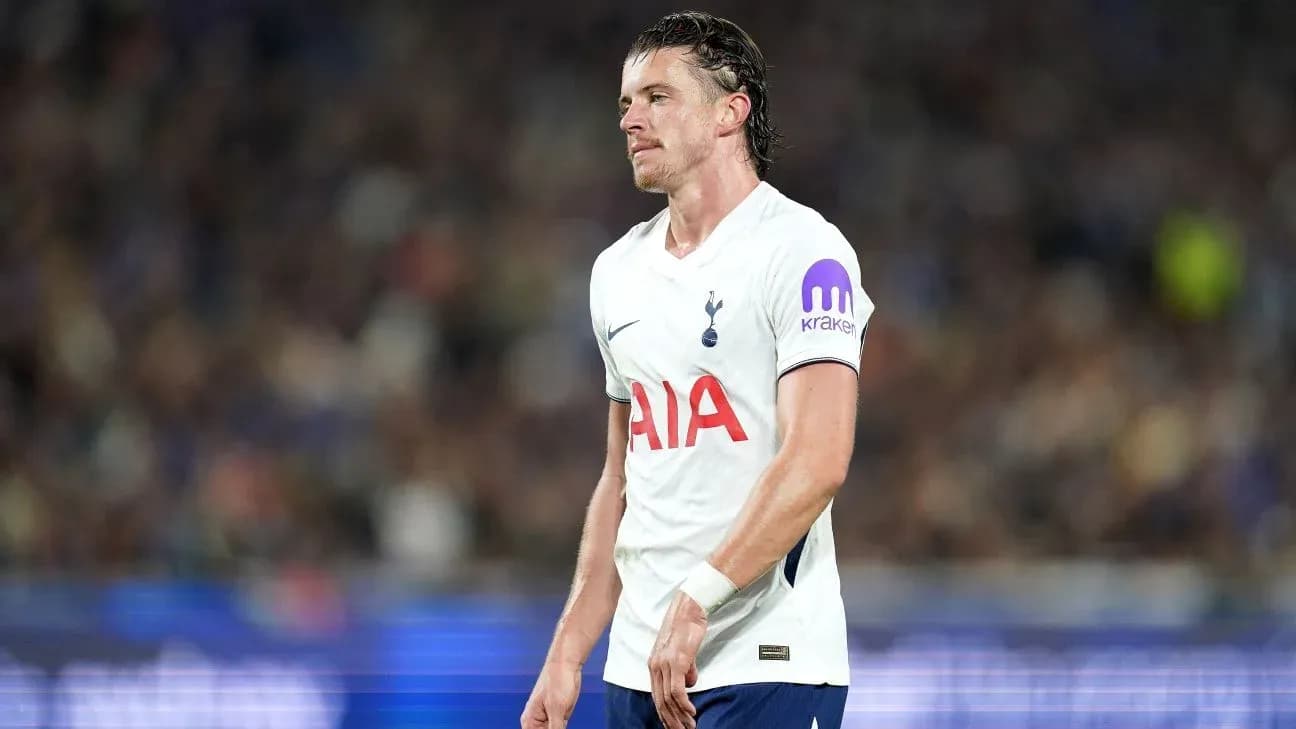 Tottenham player walking off the pitch during match