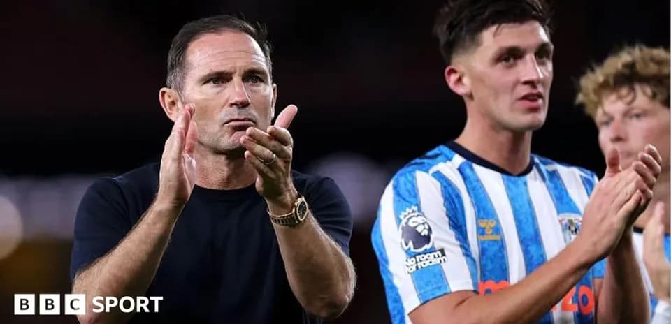 Frank Lampard and player applauding fans after match