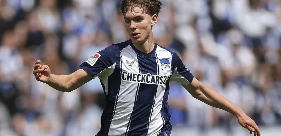Player in Hertha BSC jersey during match action