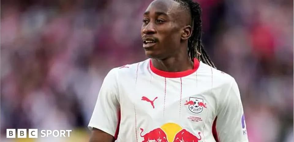 Player in RB Leipzig jersey during match action