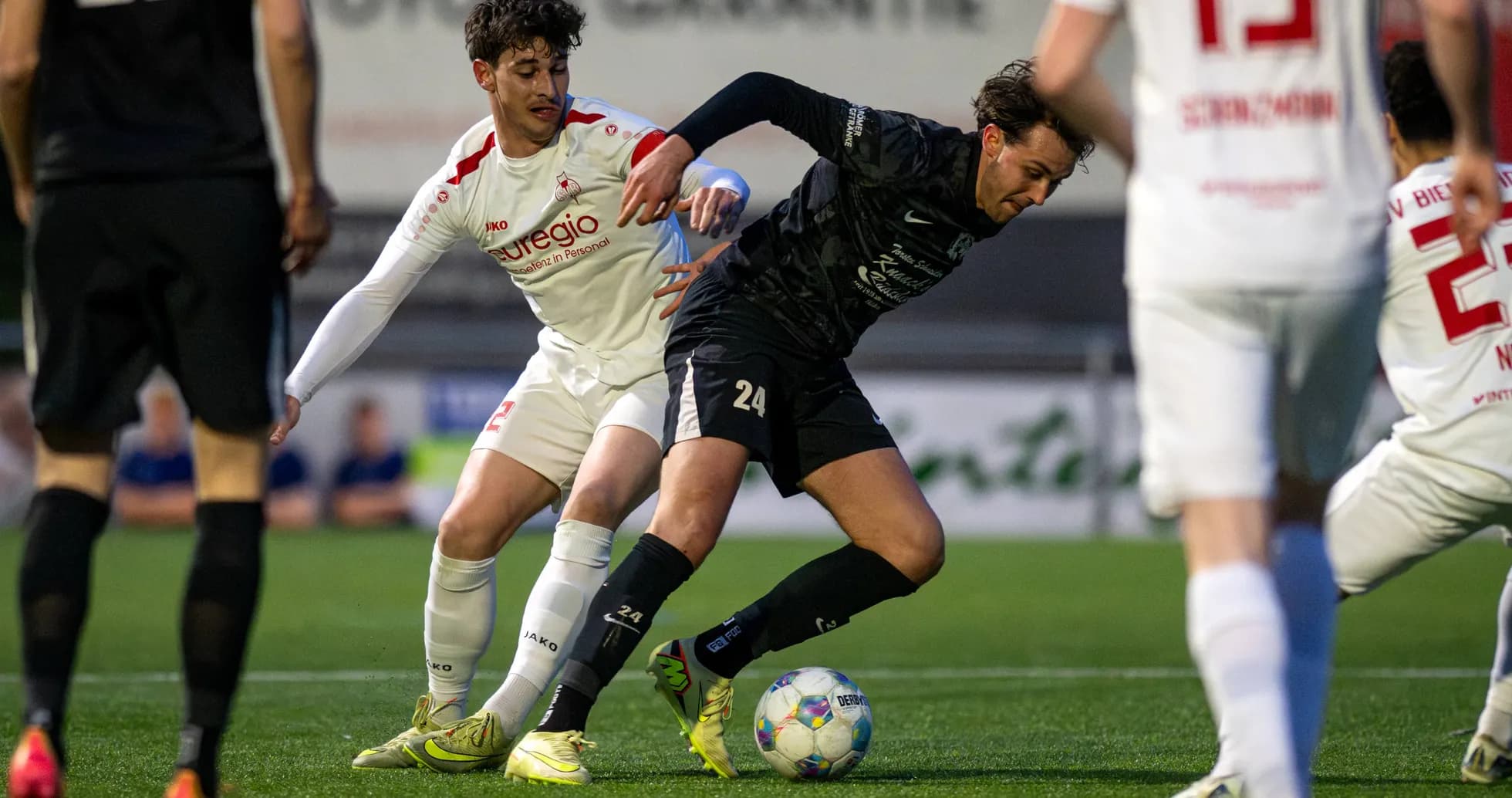 Players competing for the ball in Oberliga match