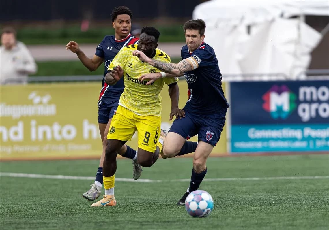 Pittsburgh Riverhounds player challenged by Indy Eleven defenders