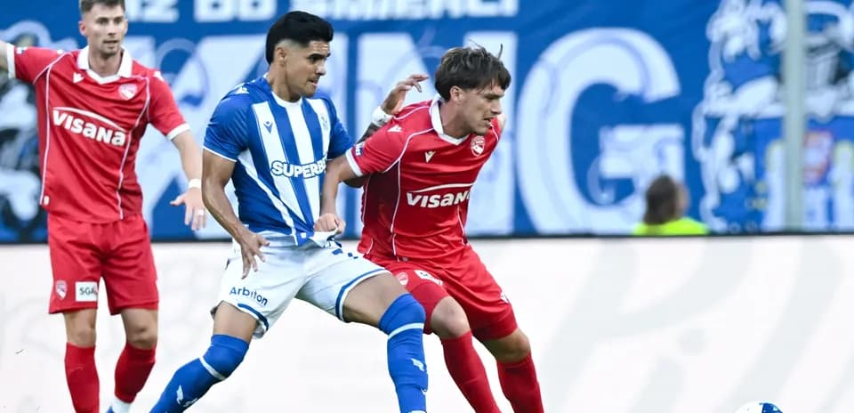 Lech Poznan player tackling FC Thun opponent