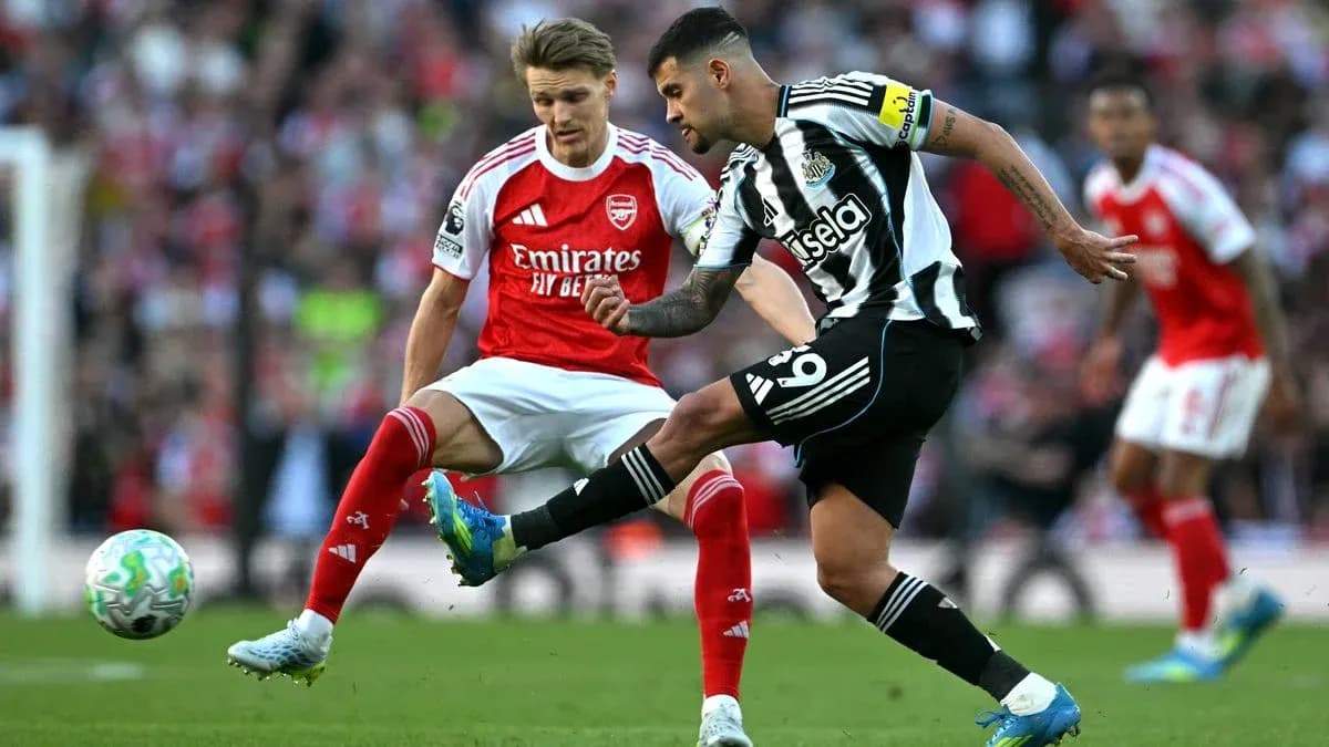 Newcastle player kicking the ball against Arsenal