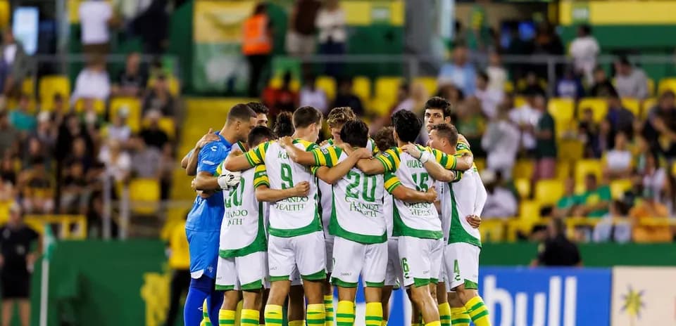 Tampa Bay Rowdies players huddling before the match