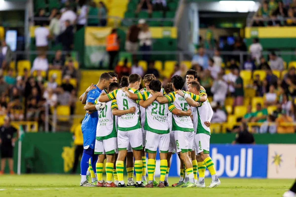 Tampa Bay Rowdies players huddling before the match