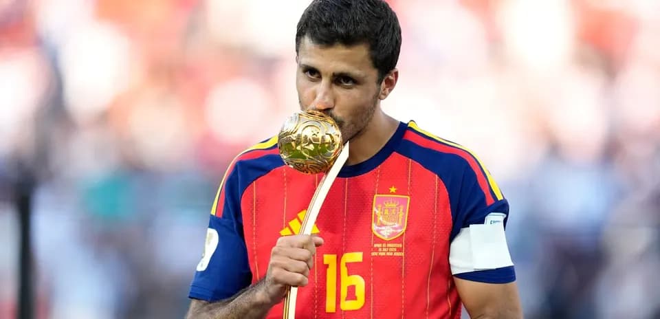 Player kissing trophy after winning the tournament