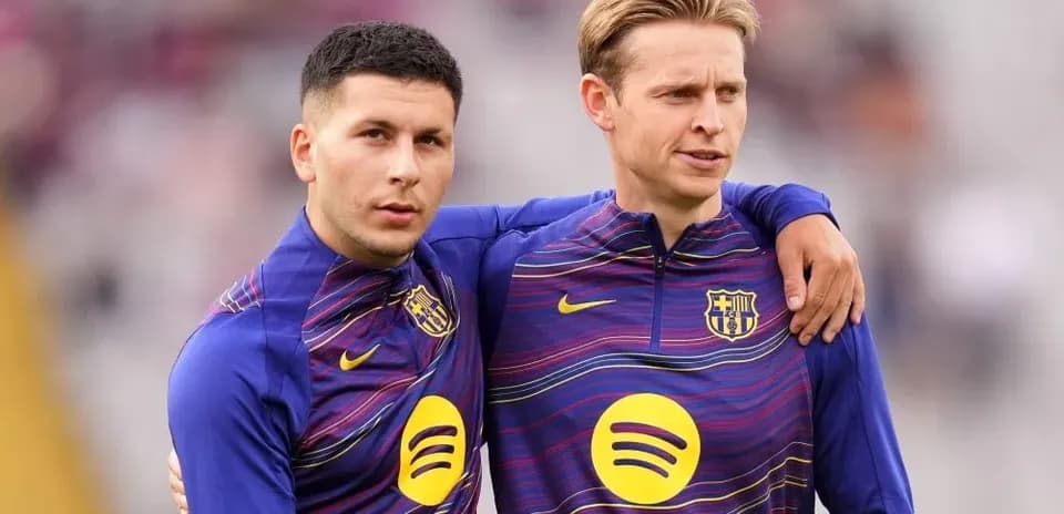 Two players in FC Barcelona training jerseys posing together