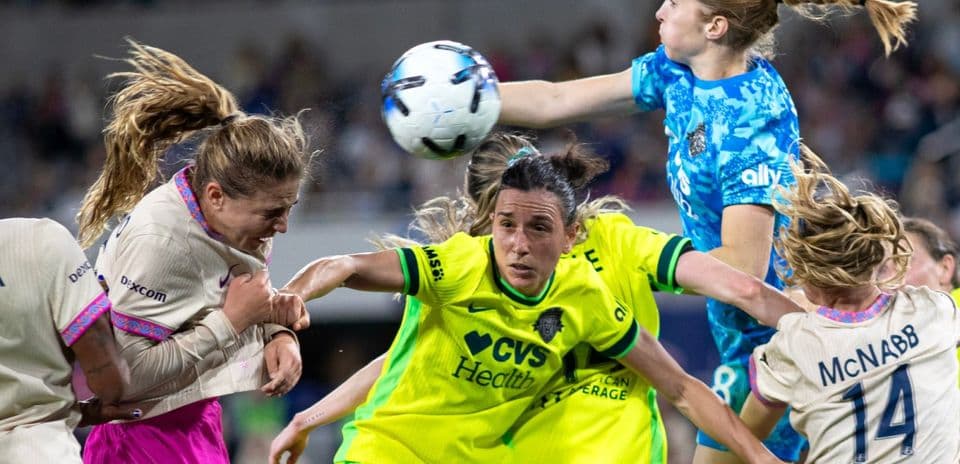 Houston Dash players competing for the ball