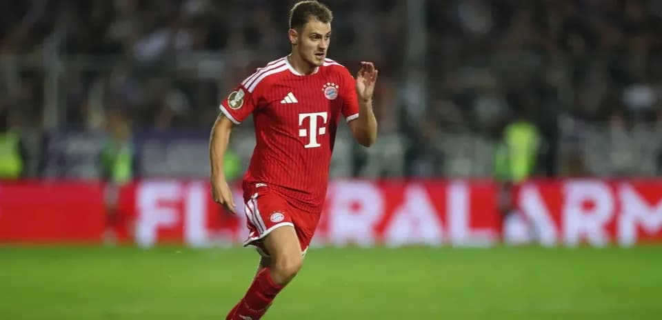 Player in Bayern Munich kit running on field
