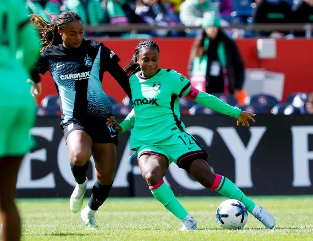Players competing for the ball during match