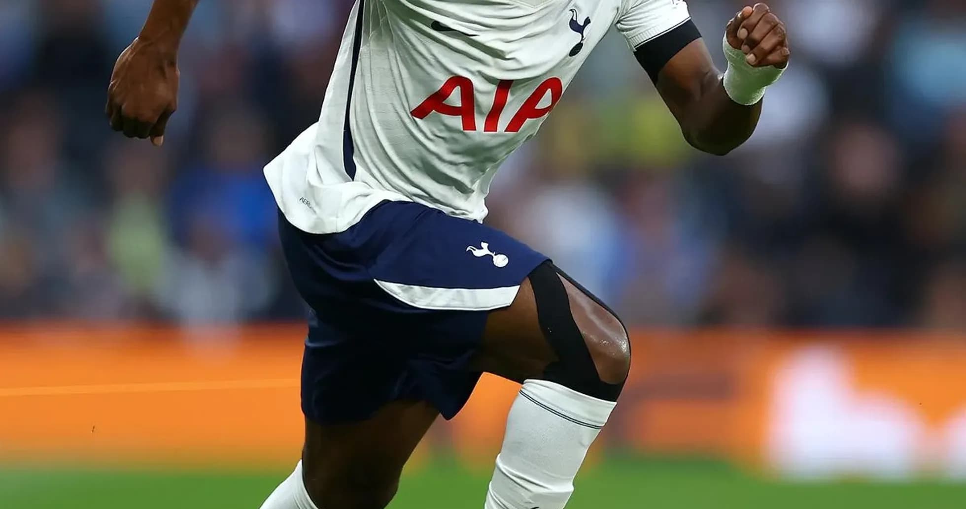 Tottenham player sprinting towards the ball
