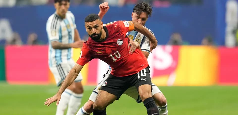 Egyptian player tackled by Argentine opponent during match