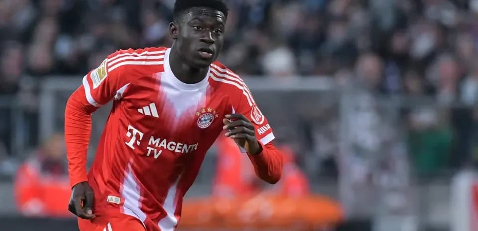 Player running on the field in Bayern Munich kit