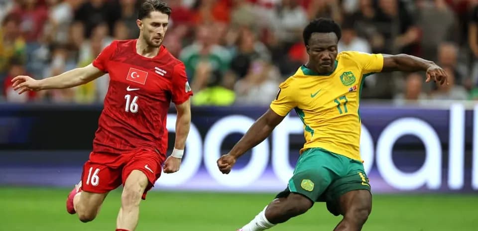 Australia player dribbling against Türkiye defender