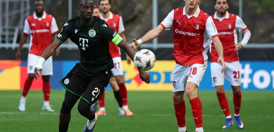 Ferencvarosi TC player dribbling during match