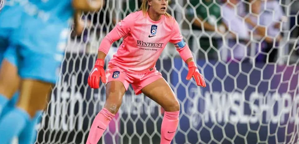 Chicago Red Stars goalkeeper in action