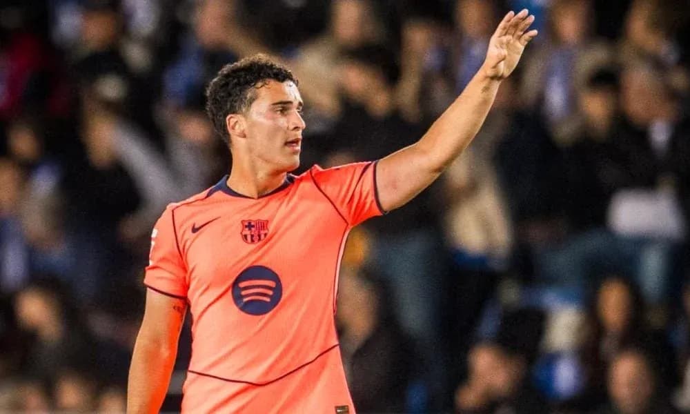 Player signaling during a football match