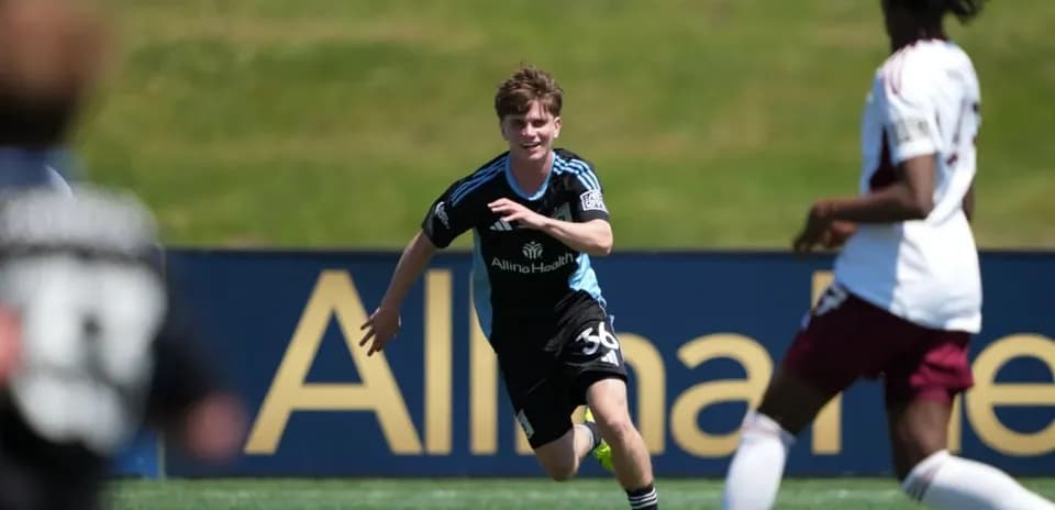 Player sprinting during Minnesota United II match