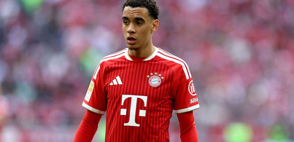Bayern Munich player in red jersey during match