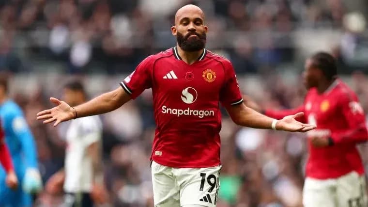 Player in Manchester United kit during match