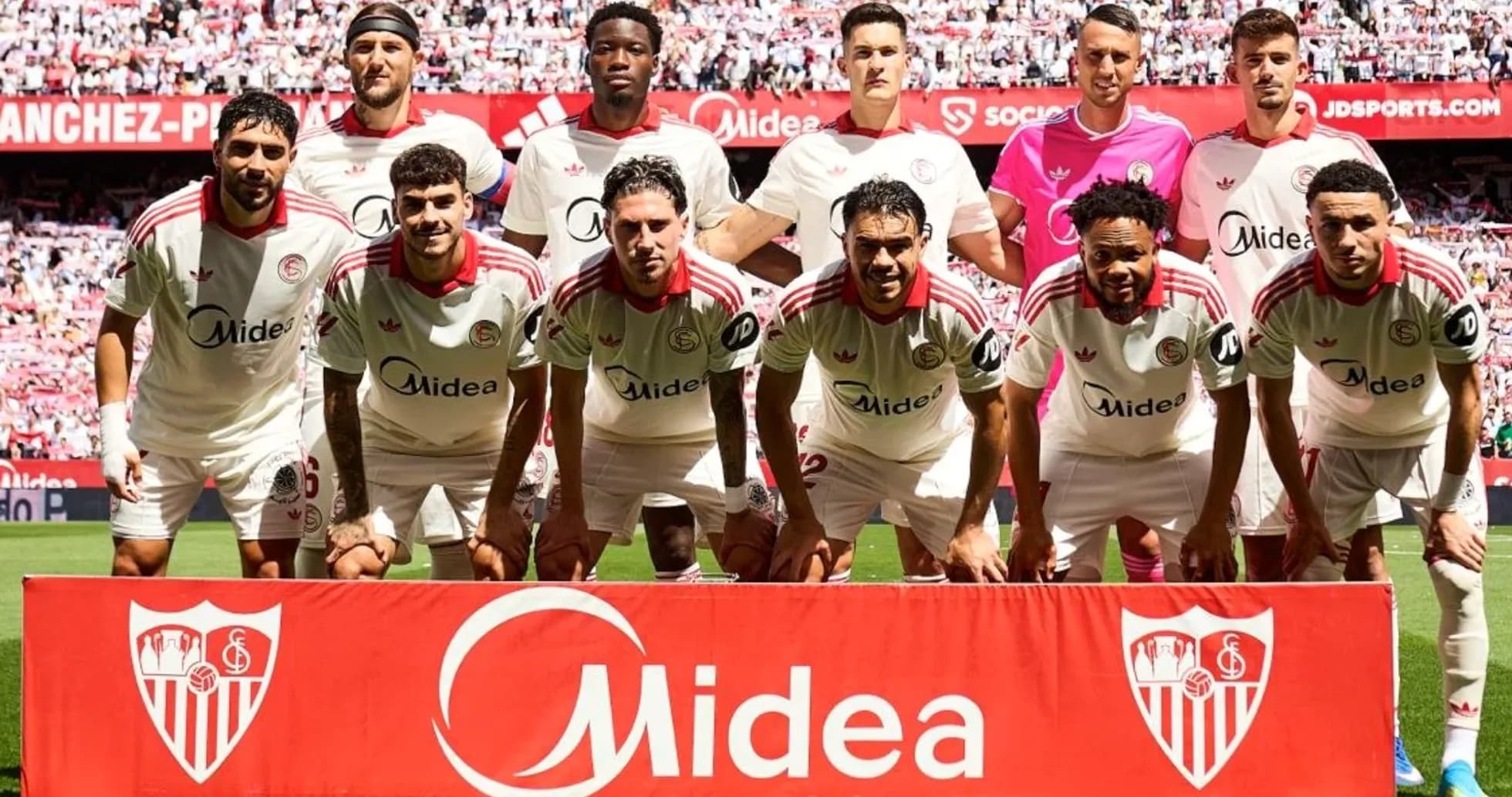 Sevilla FC team photo before La Liga match