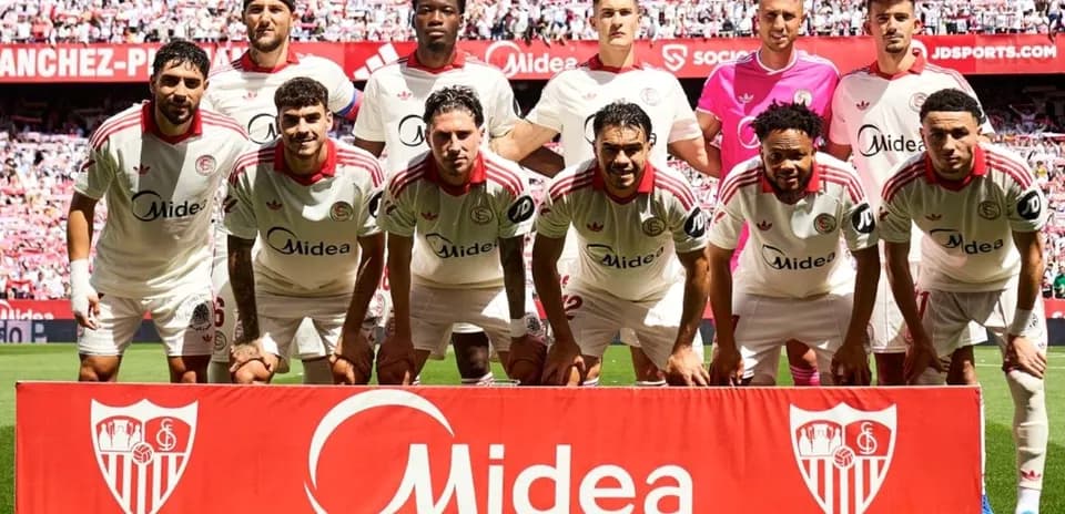 Sevilla FC team photo before La Liga match