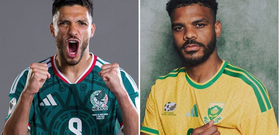 Players from Mexico and South Africa posing