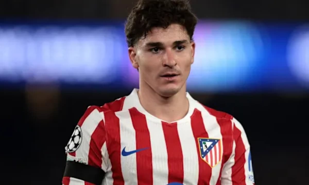 Player wearing Atlético Madrid jersey during match