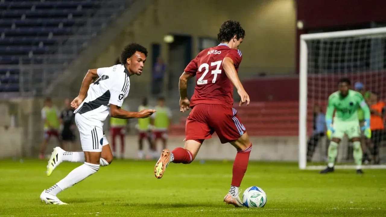 Players competing in Chicago Fire II match