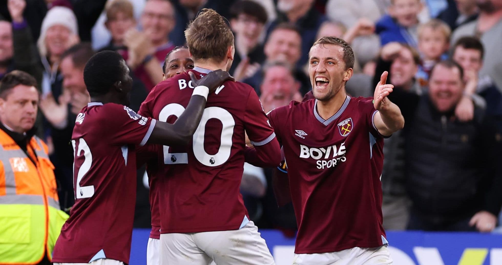West Ham players celebrating a goal