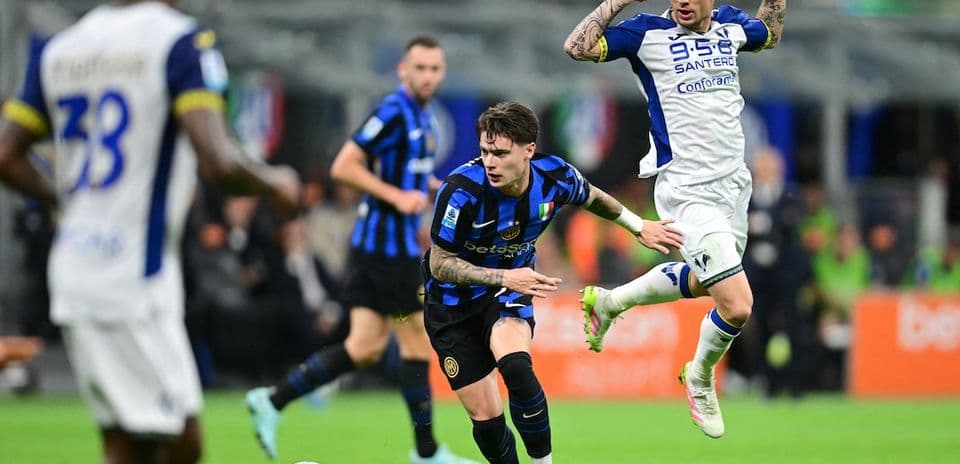 Inter player dribbling against Hellas Verona