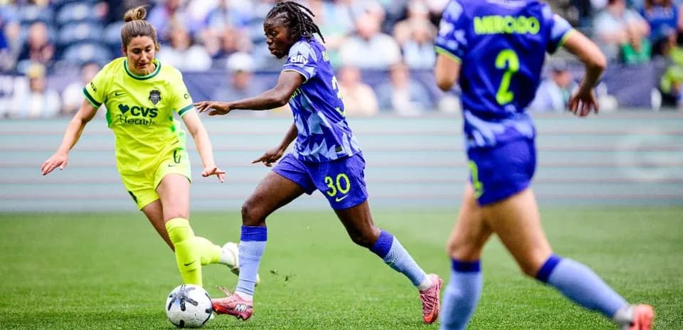 Players competing for the ball during match
