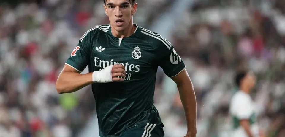 Player sprinting in green Real Madrid jersey